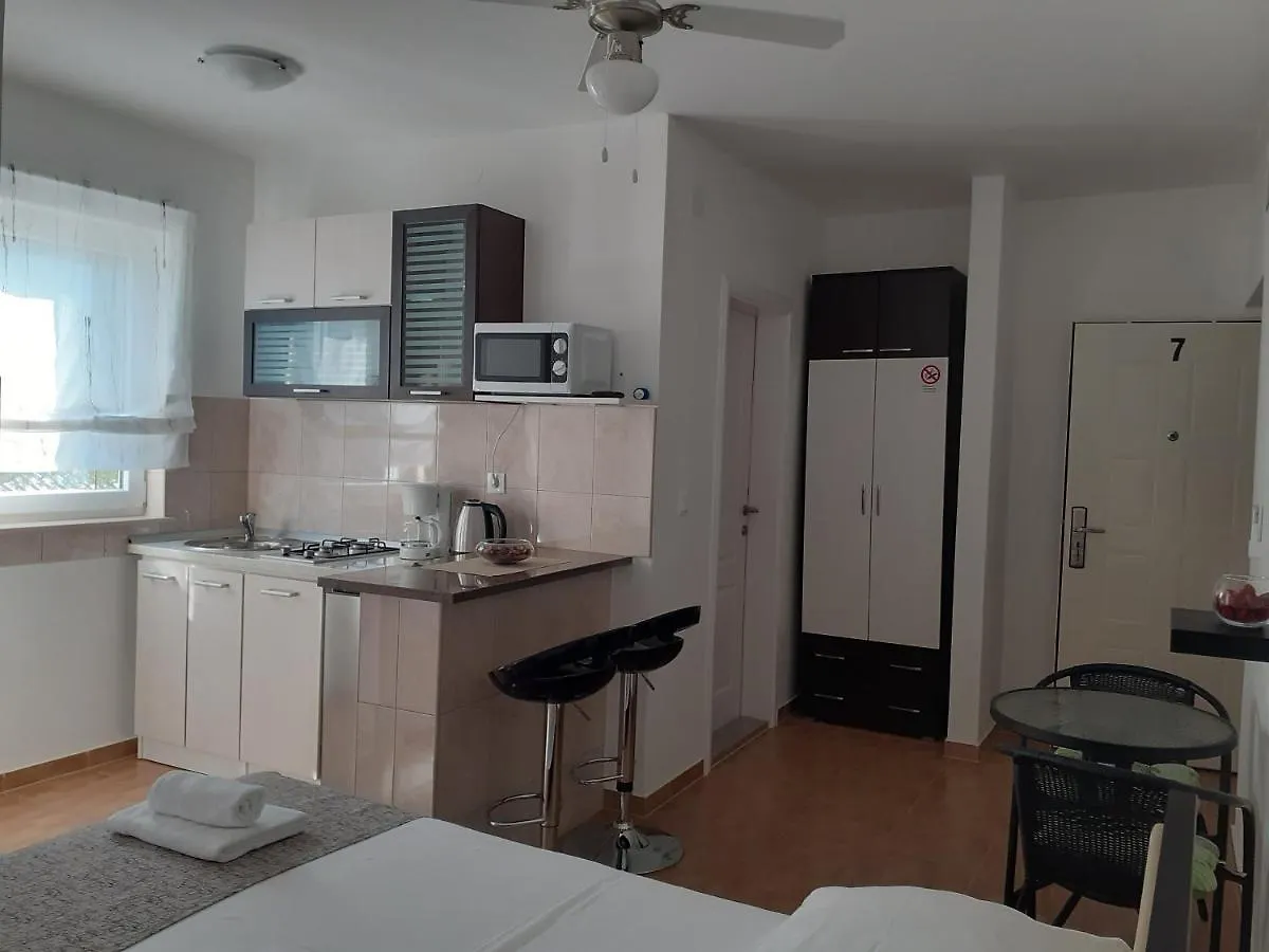 Apartments Begonia Starigrad Paklenica