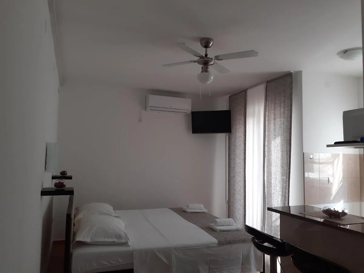 Apartments Begonia Starigrad Paklenica