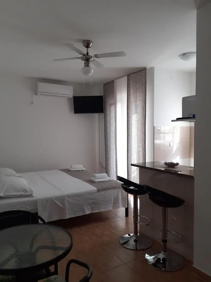 Apartments Begonia Starigrad Paklenica