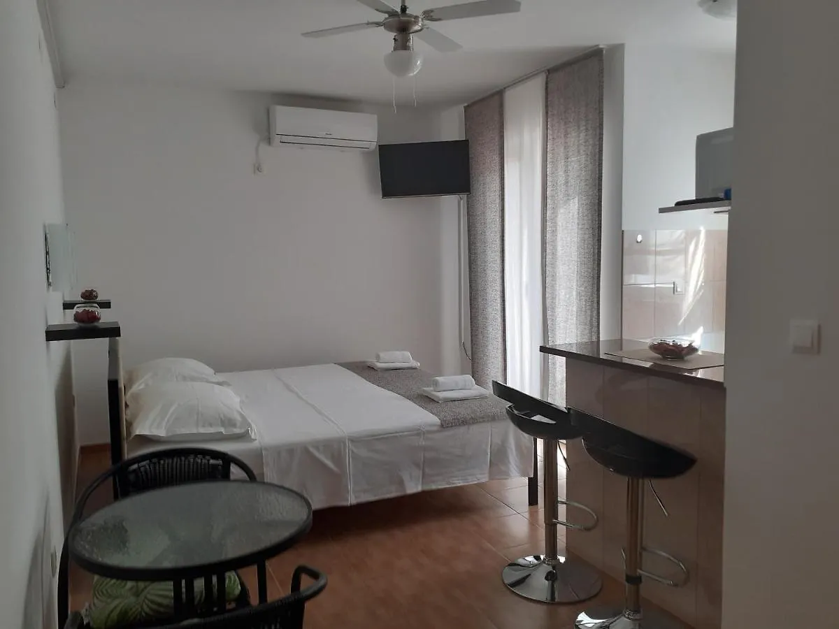 Apartments Begonia Starigrad Paklenica