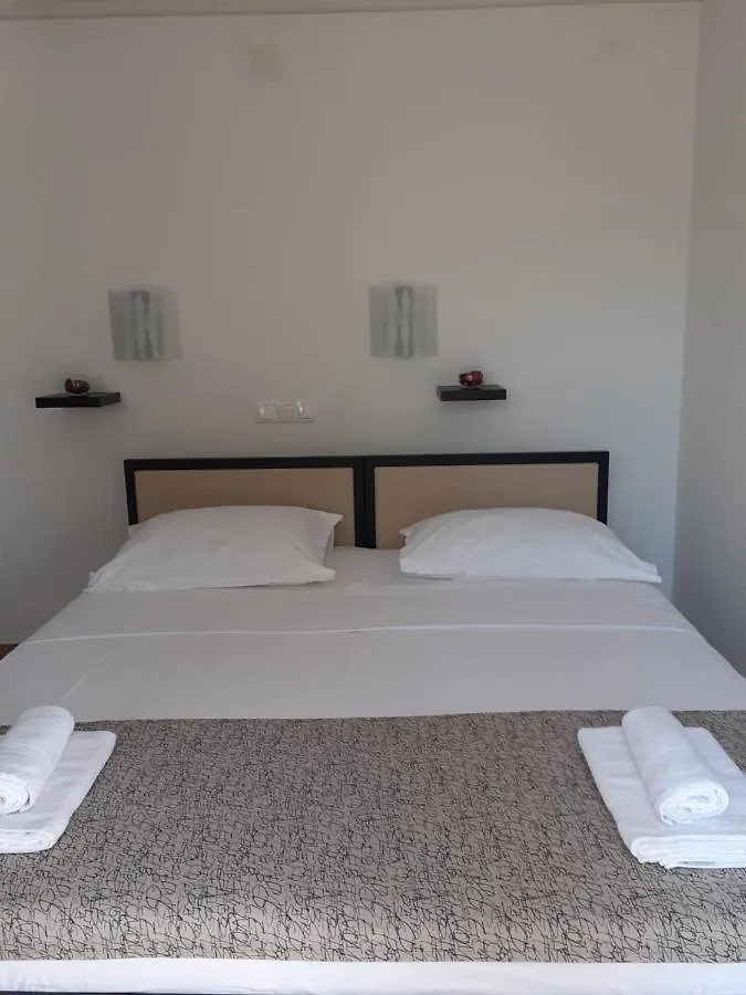 Apartments Begonia Starigrad Paklenica
