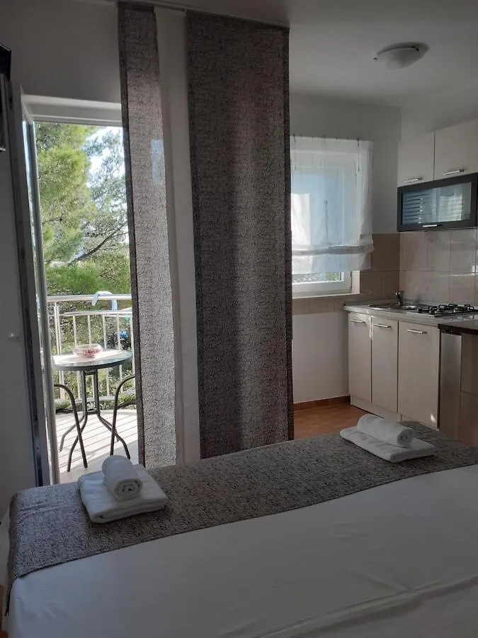 Apartments Begonia Starigrad Paklenica