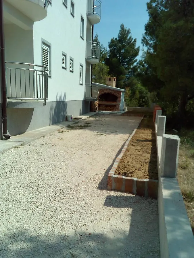 Apartments Begonia Starigrad Paklenica