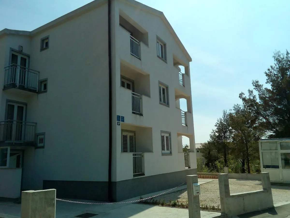 Apartments Begonia Starigrad Paklenica